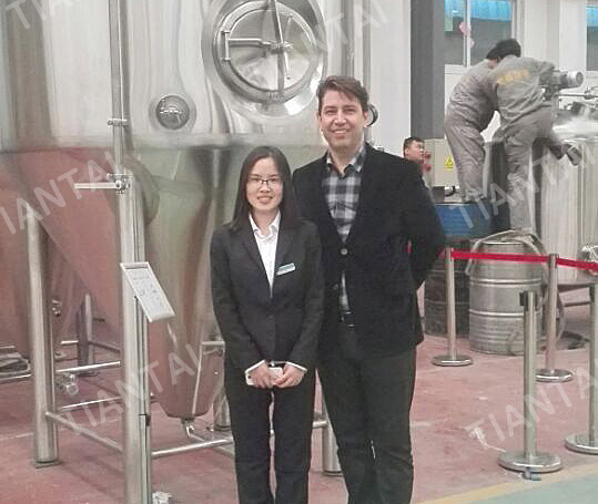 <b>One of our Canada customer came to visit our factory</b>